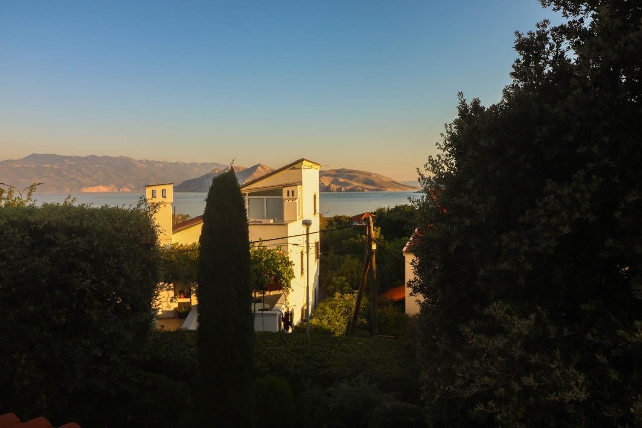 Apartments Blue And Green With Balcony Baška Dış mekan fotoğraf